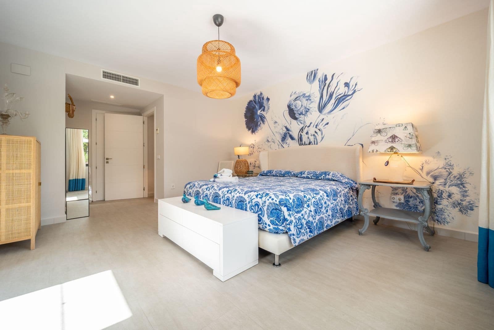 5 bedroom Villa for sale in Marbella with pool garage - € 3,475,000 (Ref: 9341070)