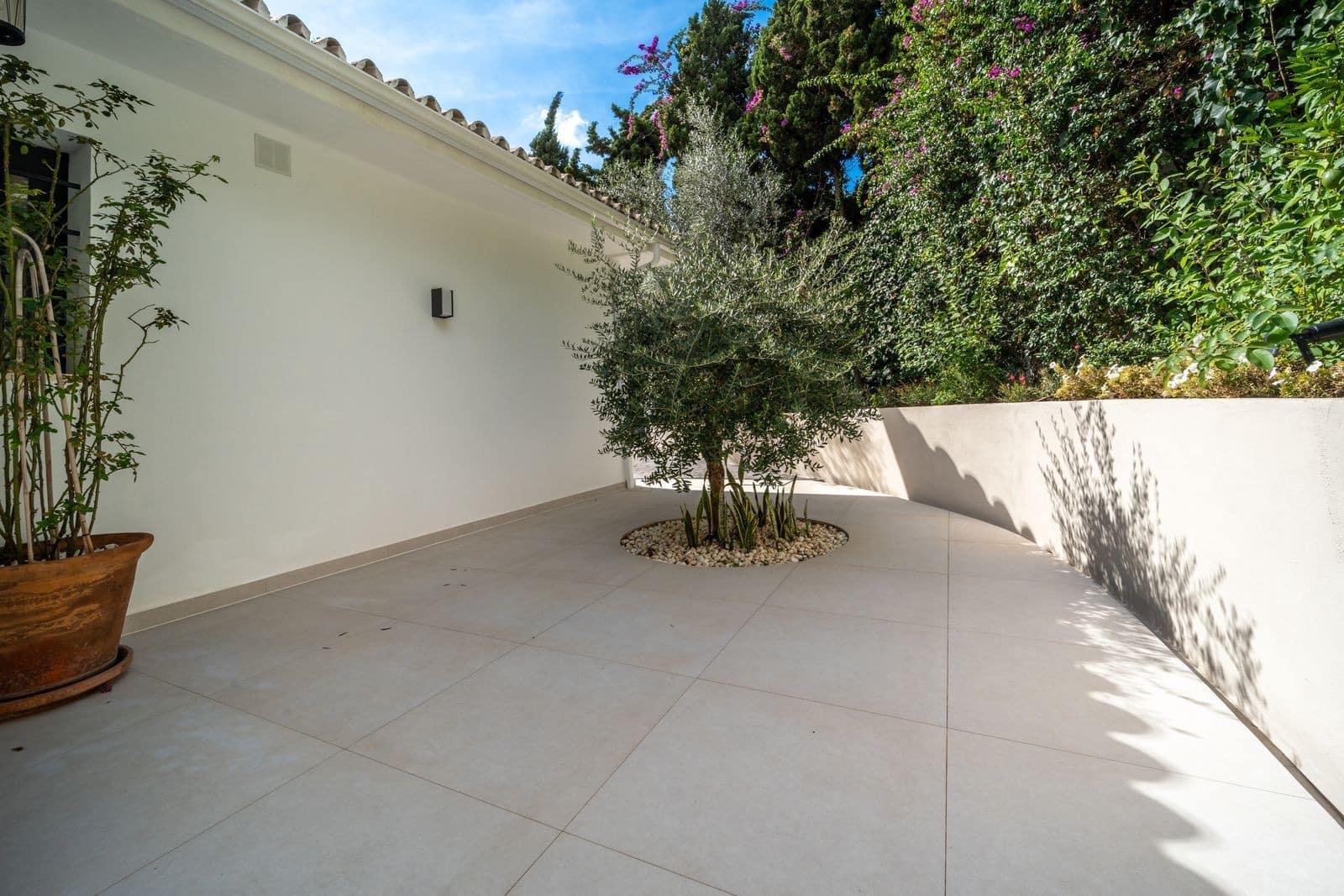 5 bedroom Villa for sale in Marbella with pool garage - € 3,475,000 (Ref: 9341070)