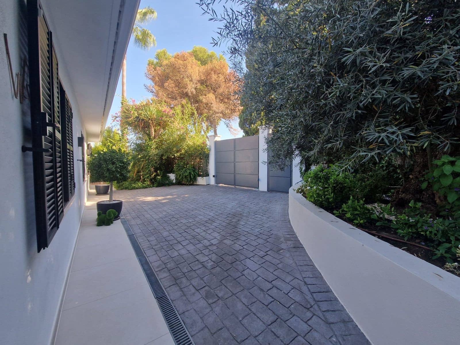 5 bedroom Villa for sale in Marbella with pool garage - € 3,475,000 (Ref: 9341070)