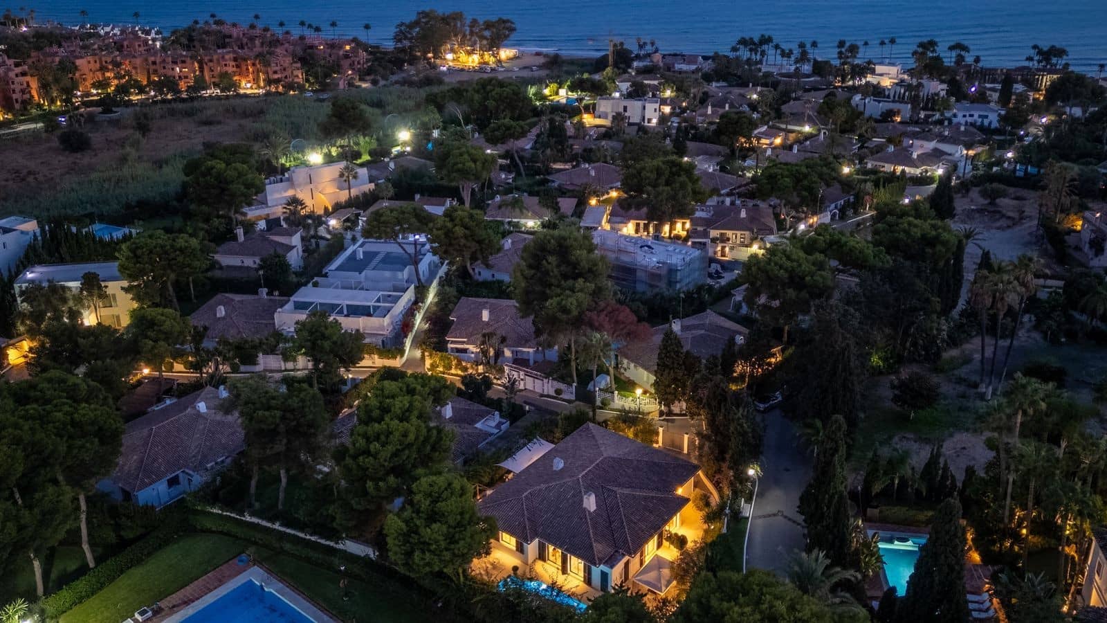 5 bedroom Villa for sale in Marbella with pool garage - € 3,475,000 (Ref: 9341070)