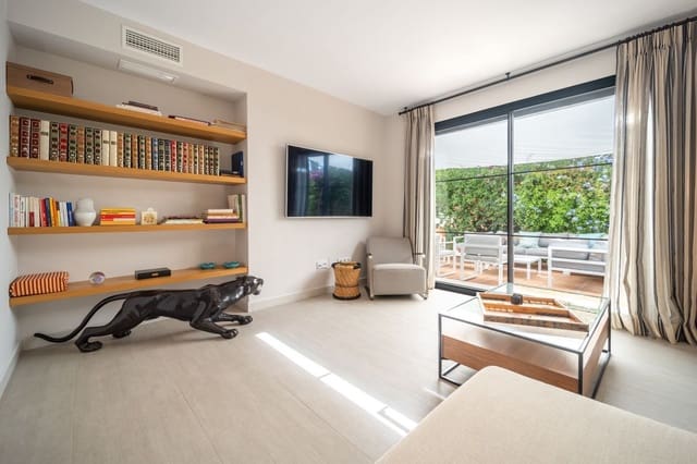 5 bedroom Villa for sale in Marbella with pool garage - € 3,475,000 (Ref: 9341070)