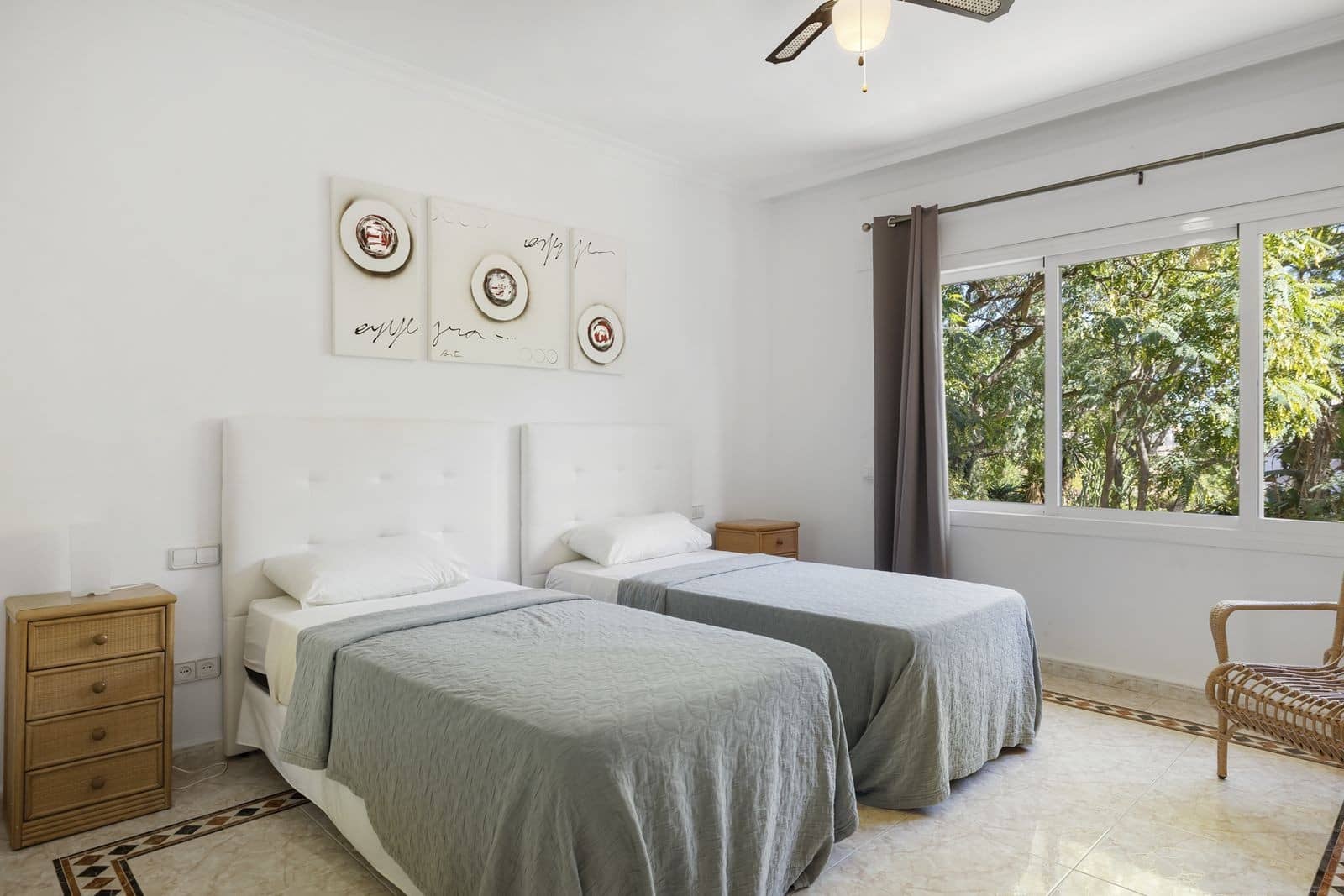 5 sypialnia Willa na sprzedaż w Marbella z basenem garażem - 1 995 000 € (Ref: 9347034)