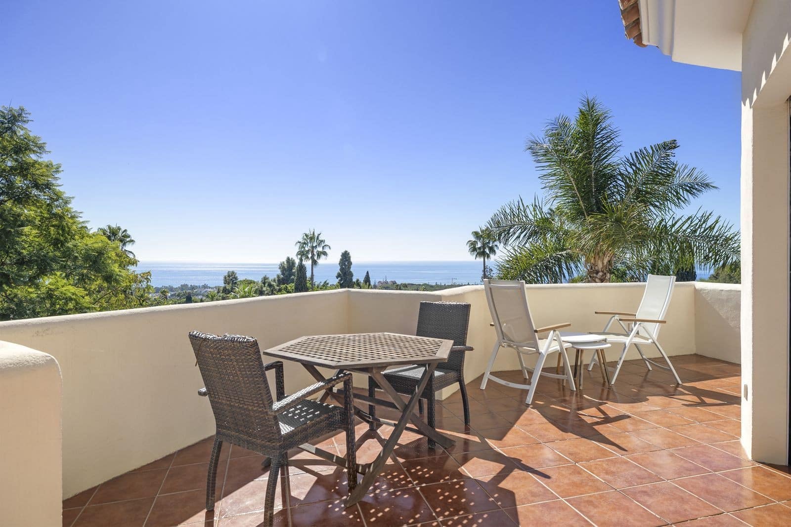 5 sypialnia Willa na sprzedaż w Marbella z basenem garażem - 1 995 000 € (Ref: 9347034)