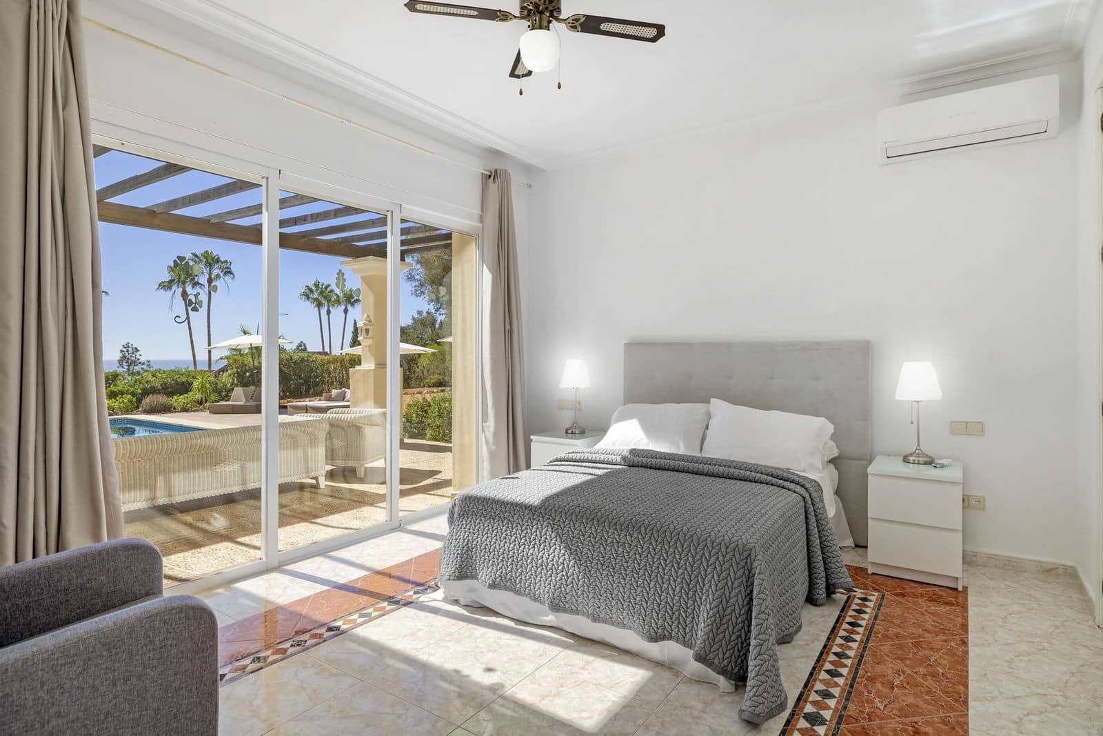 5 sypialnia Willa na sprzedaż w Marbella z basenem garażem - 1 995 000 € (Ref: 9347034)