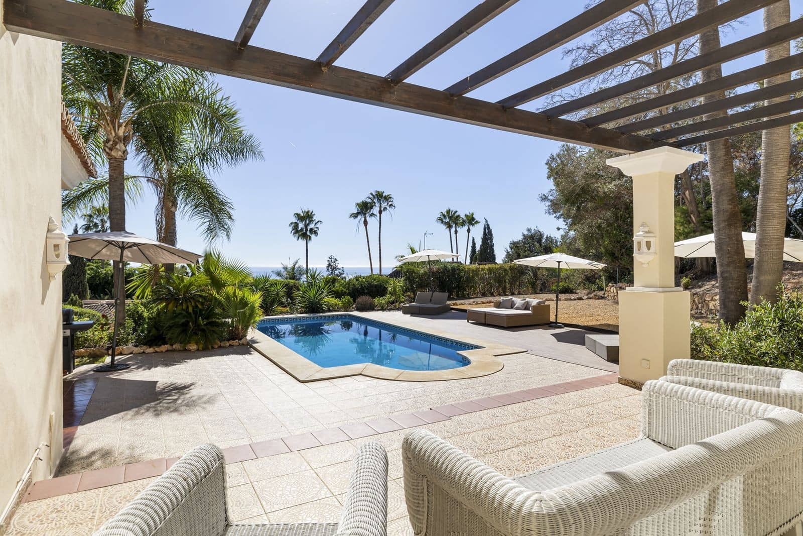 5 sypialnia Willa na sprzedaż w Marbella z basenem garażem - 1 995 000 € (Ref: 9347034)