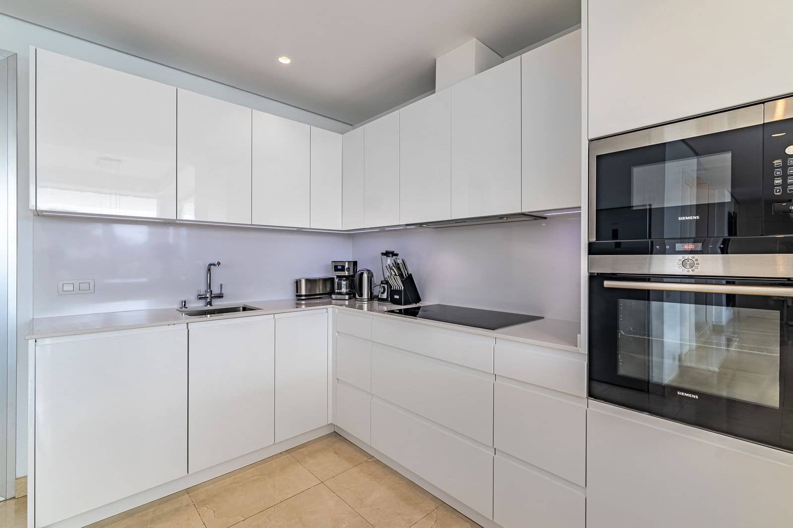 4 sovrum Villa till salu i Marbella med pool garage - 2 700 000 € (Ref: 9349243)