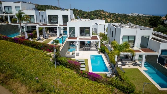 5 sovrum Semi-fristående Villa till salu i Marbella med pool garage - 1 395 000 € (Ref: 9353312)