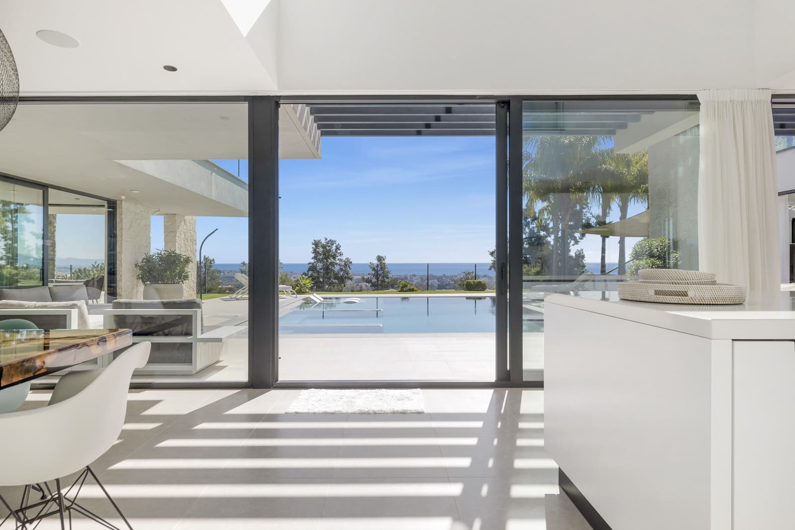 5 bedroom Villa for sale in Benahavis with pool garage - € 4,950,000 (Ref: 9353313)