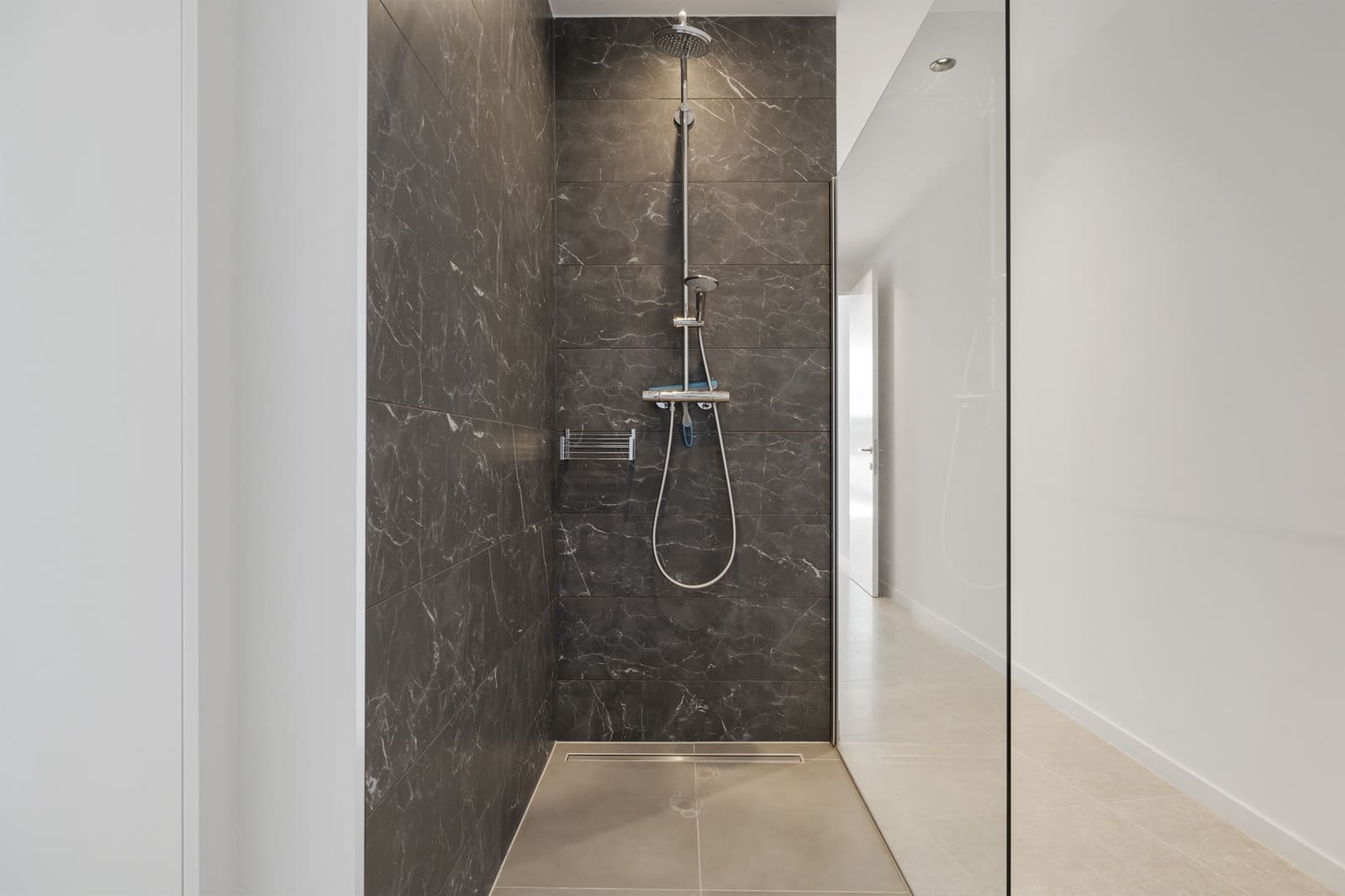 5 bedroom Villa for sale in Benahavis with pool garage - € 4,950,000 (Ref: 9353313)