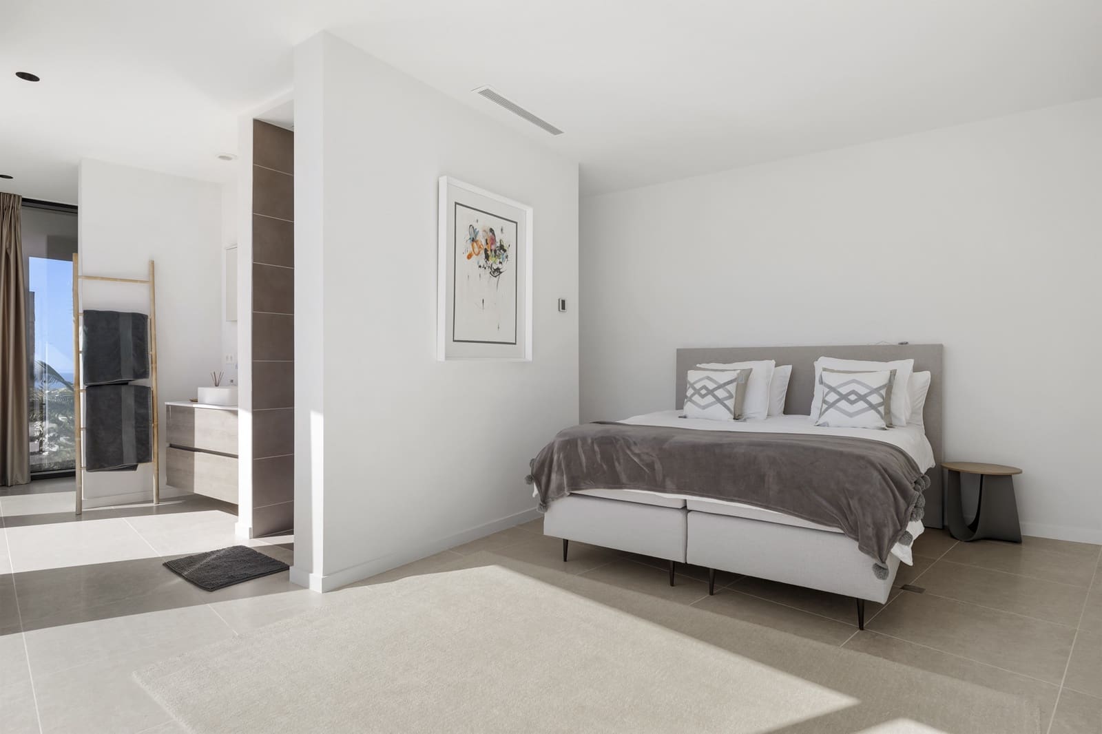 5 bedroom Villa for sale in Benahavis with pool garage - € 4,950,000 (Ref: 9353313)