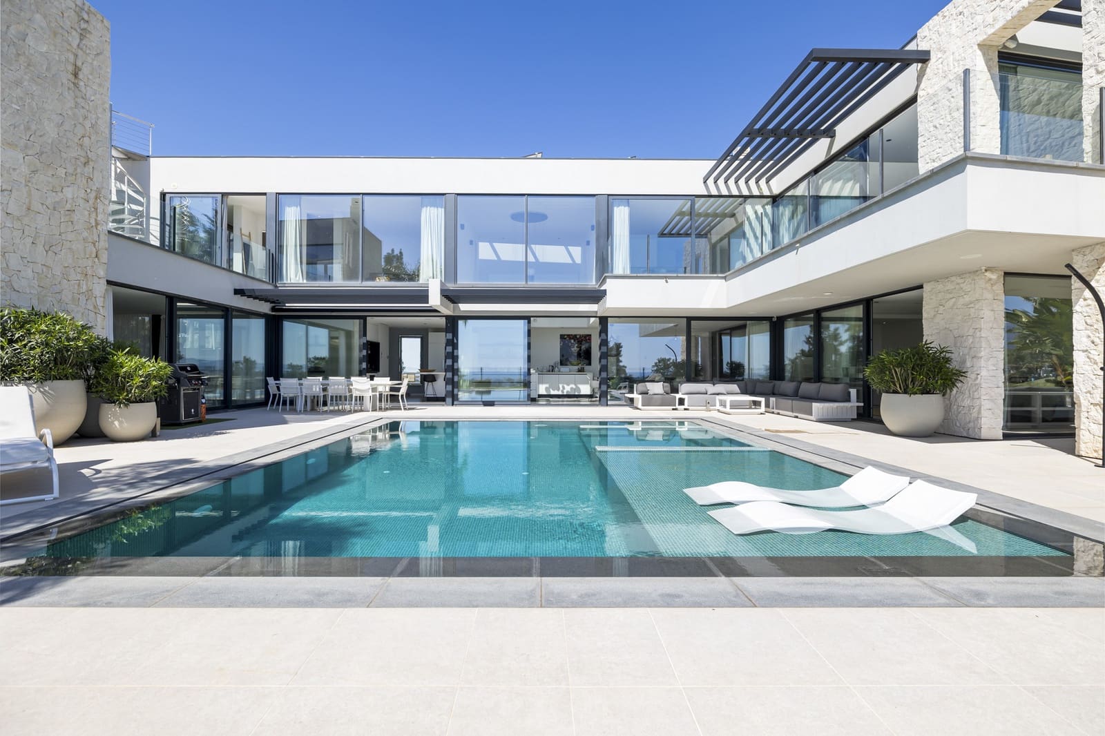 5 bedroom Villa for sale in Benahavis with pool garage - € 4,950,000 (Ref: 9353313)