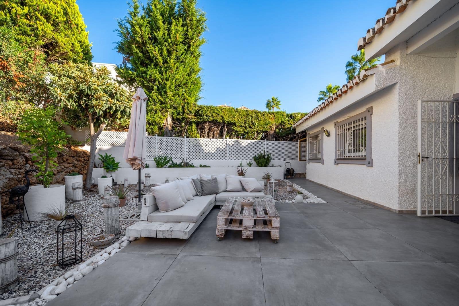 3 soveværelse Villa til salg i Calahonda med swimmingpool garage - € 995.000 (Ref: 9355609)