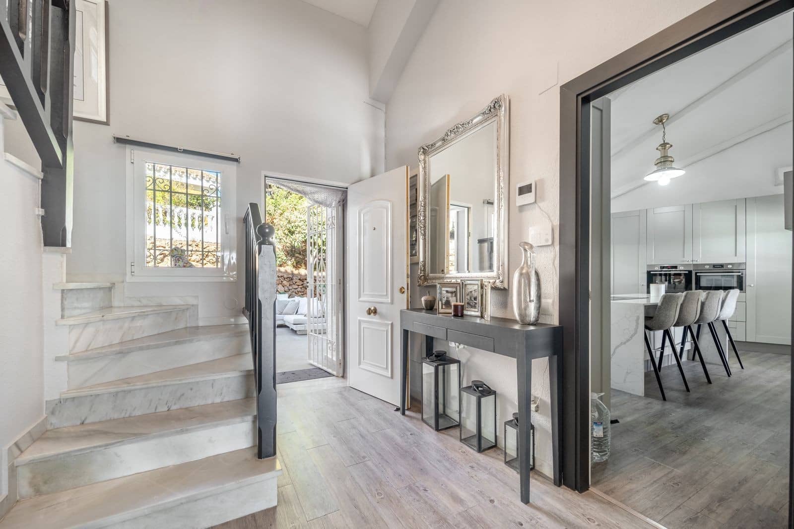 3 soveværelse Villa til salg i Calahonda med swimmingpool garage - € 995.000 (Ref: 9355609)