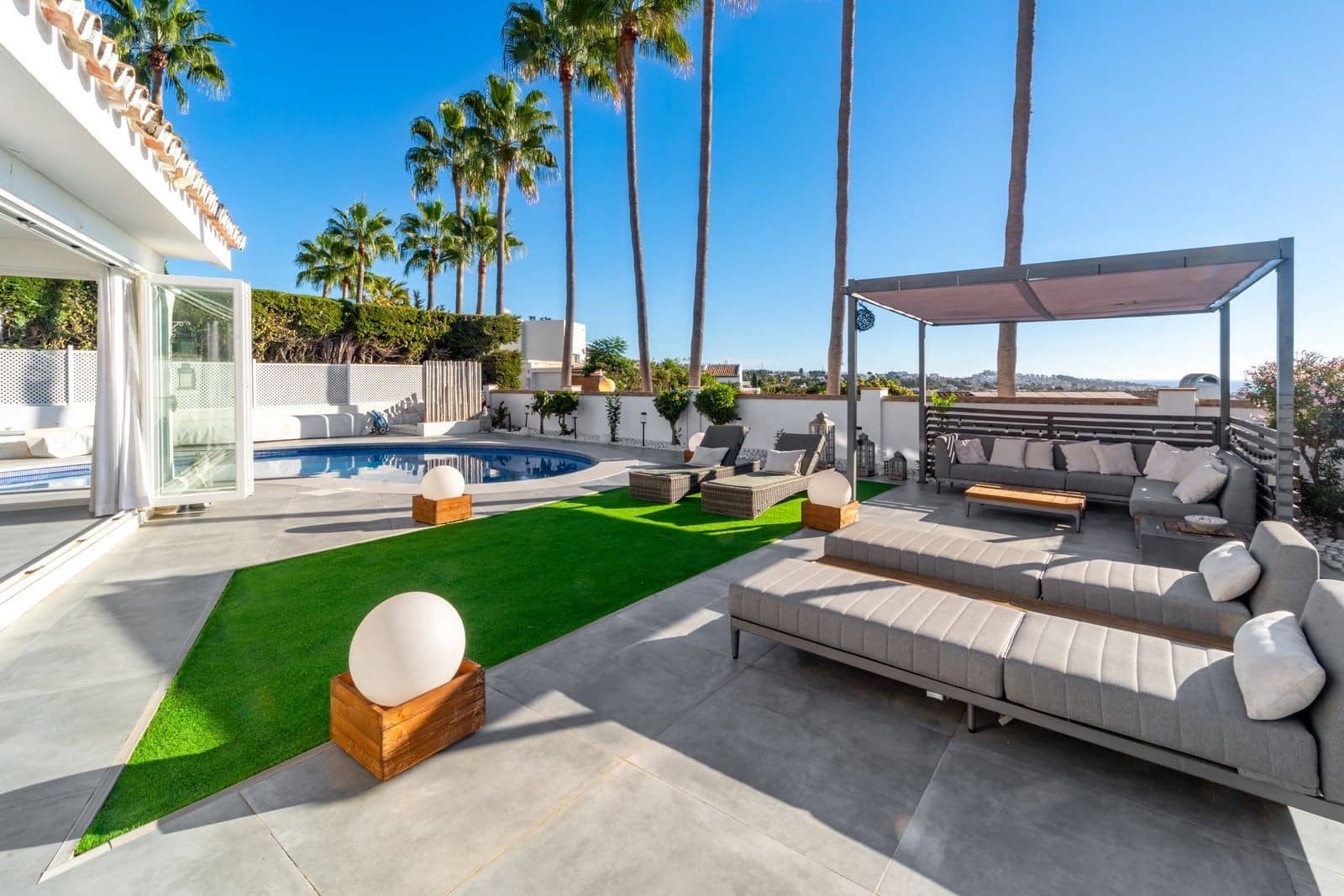 3 soveværelse Villa til salg i Calahonda med swimmingpool garage - € 995.000 (Ref: 9355609)