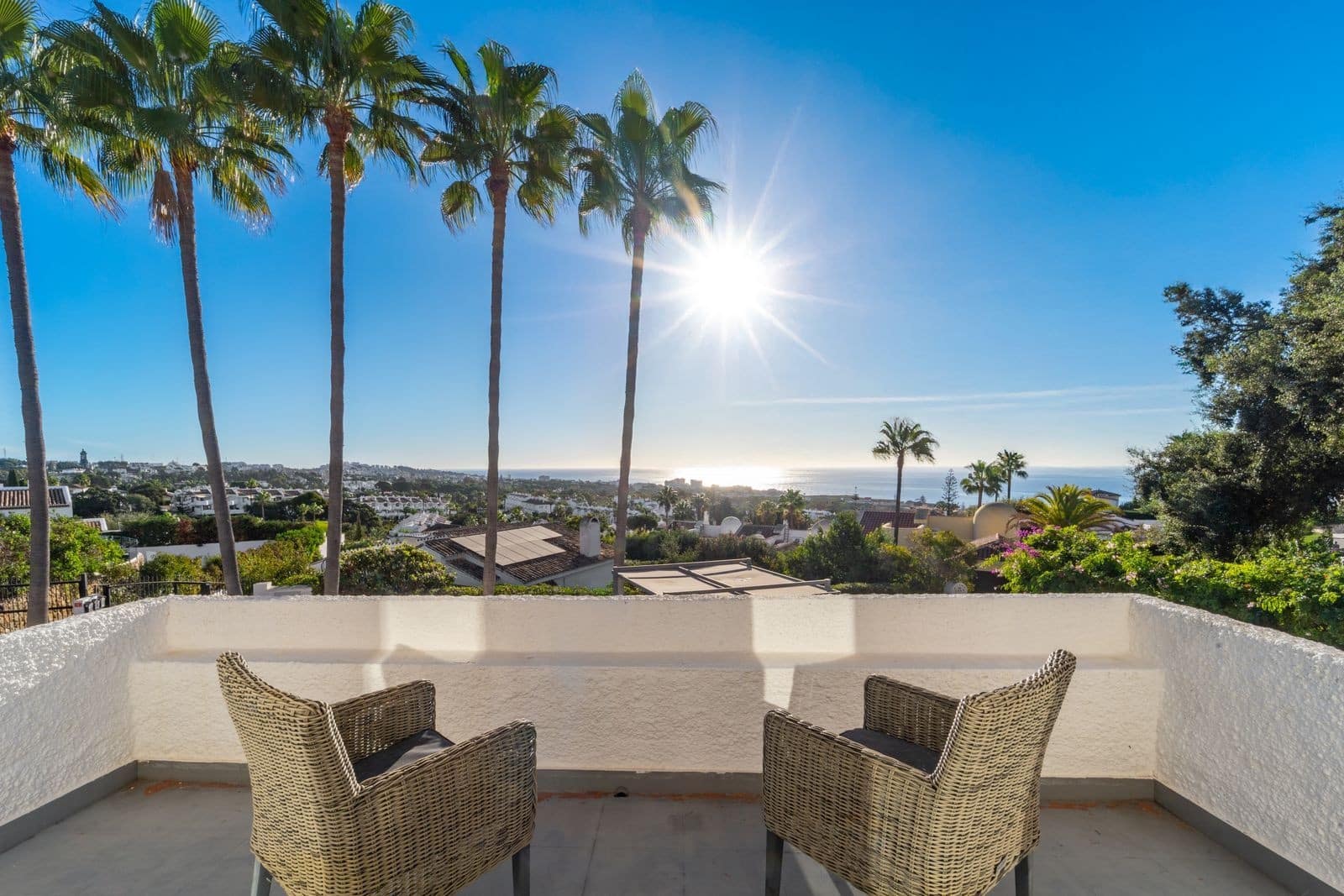 3 soveværelse Villa til salg i Calahonda med swimmingpool garage - € 995.000 (Ref: 9355609)