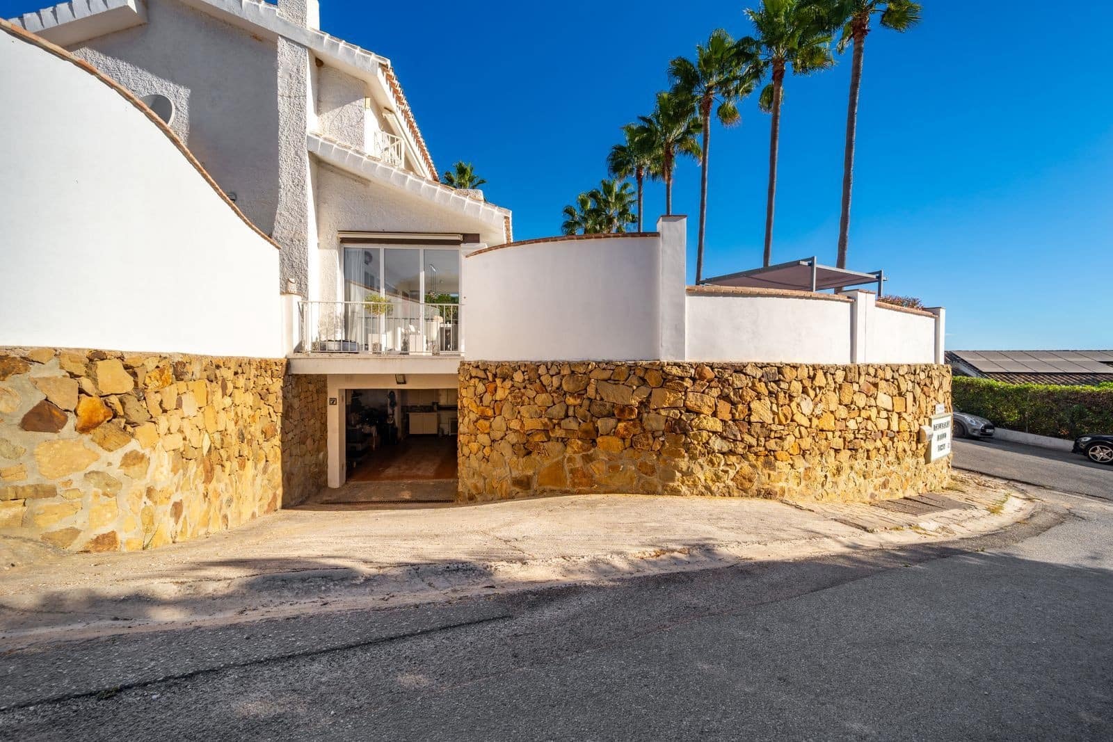 3 soveværelse Villa til salg i Calahonda med swimmingpool garage - € 995.000 (Ref: 9355609)