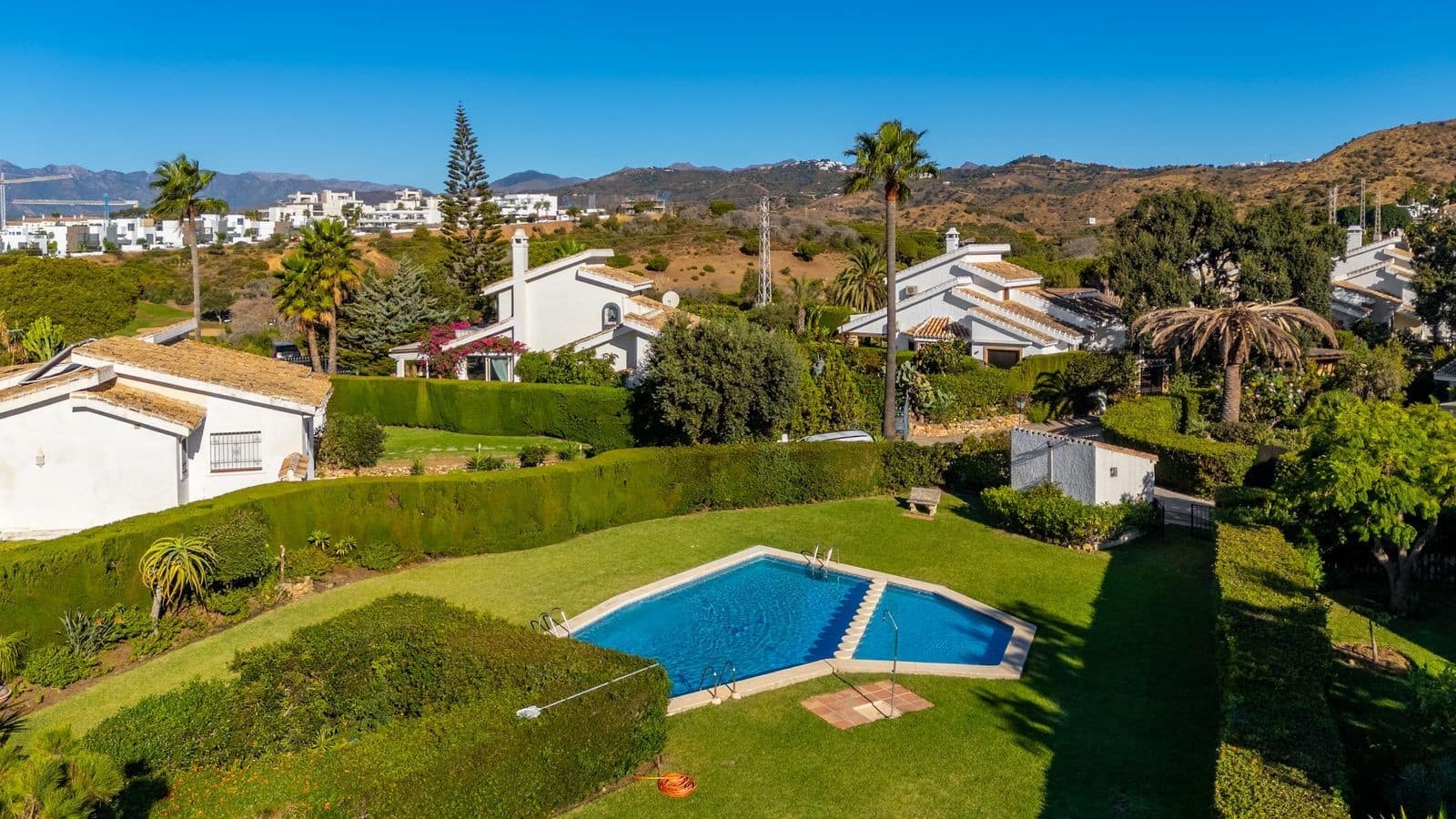 3 soveværelse Villa til salg i Calahonda med swimmingpool garage - € 995.000 (Ref: 9355609)