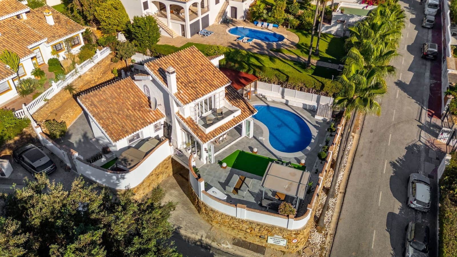 3 soveværelse Villa til salg i Calahonda med swimmingpool garage - € 995.000 (Ref: 9355609)