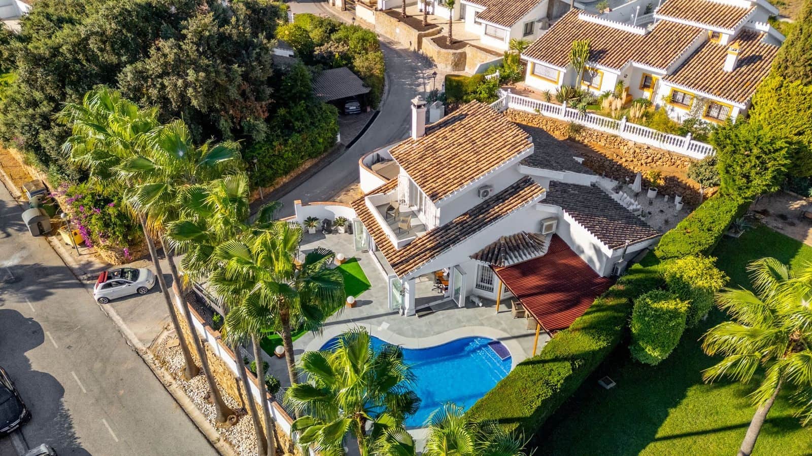 3 soveværelse Villa til salg i Calahonda med swimmingpool garage - € 995.000 (Ref: 9355609)