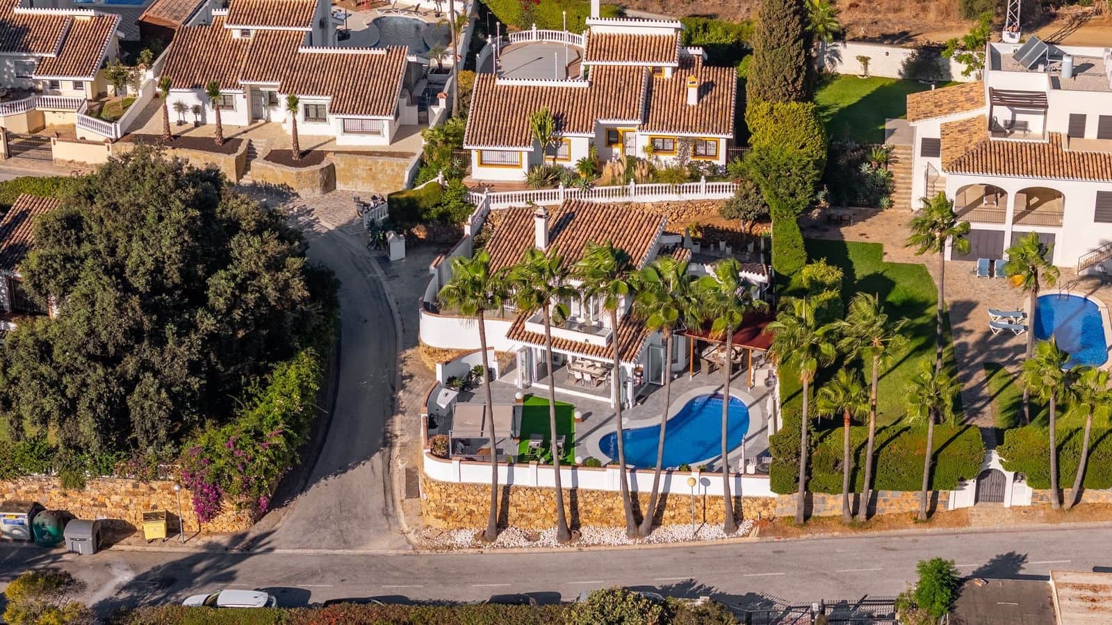 3 soveværelse Villa til salg i Calahonda med swimmingpool garage - € 995.000 (Ref: 9355609)