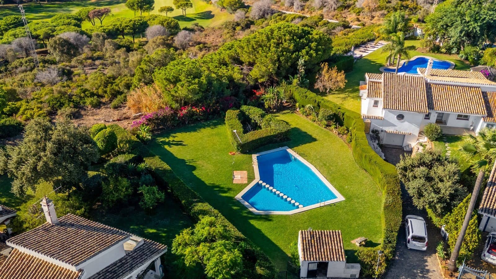 3 soveværelse Villa til salg i Calahonda med swimmingpool garage - € 995.000 (Ref: 9355609)