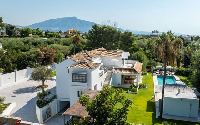 5 bedroom Villa for sale in Benahavís with pool garage - € 3,495,000 (Ref: 9355610)