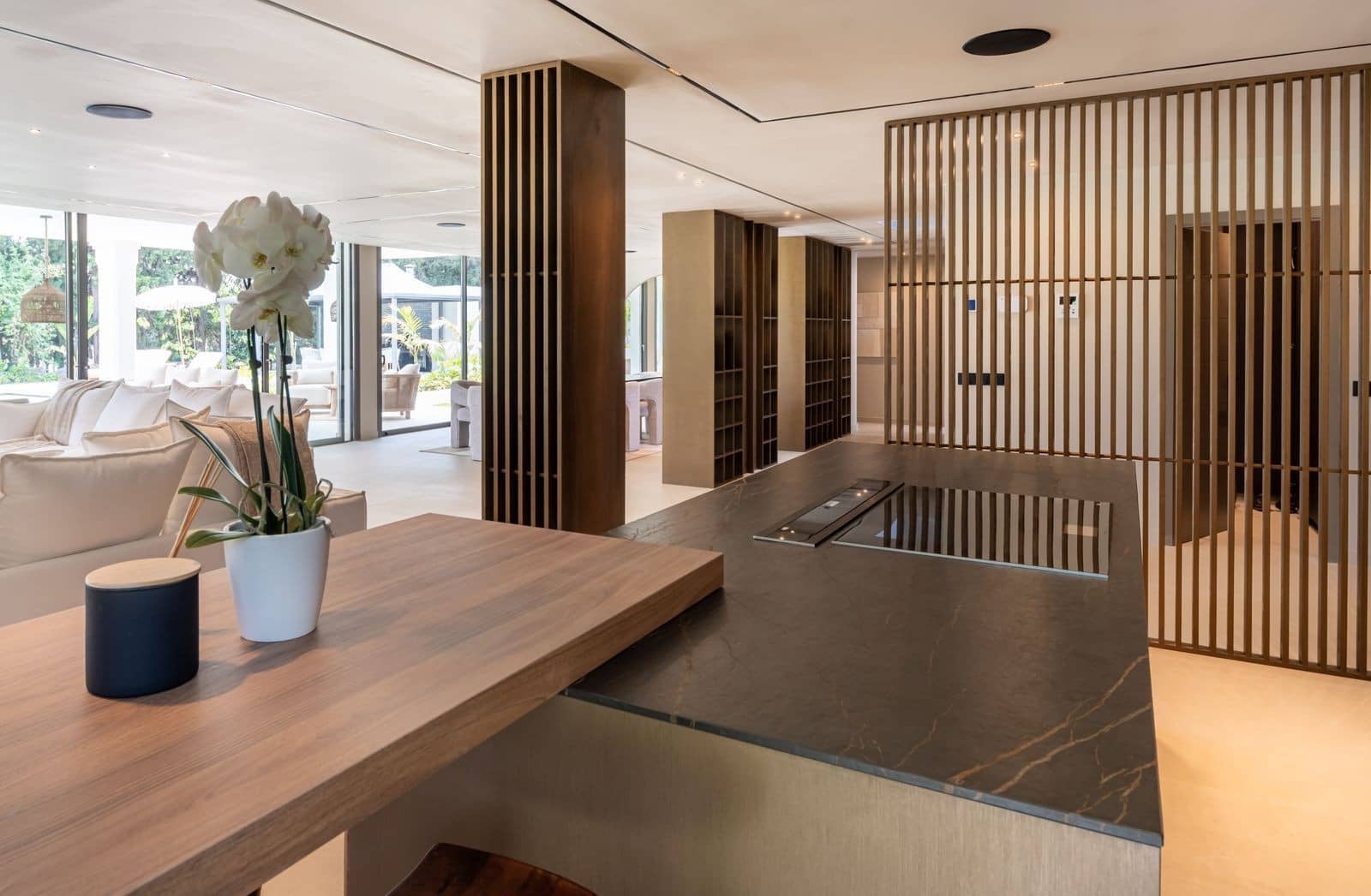 5 bedroom Villa for sale in Benahavis with pool garage - € 3,495,000 (Ref: 9355610)