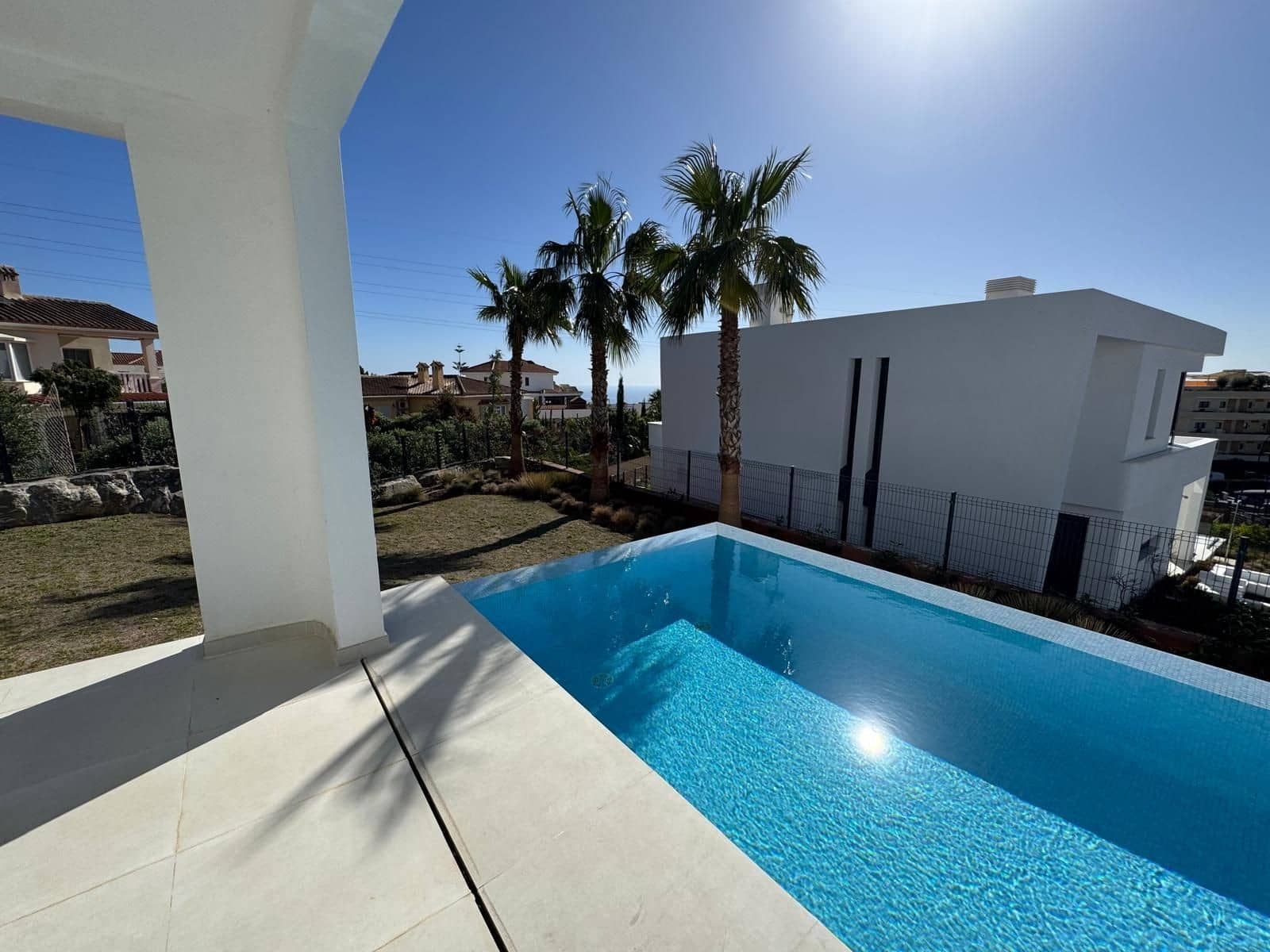 4 makuuhuone Huvila myytävänä paikassa Fuengirola mukana uima-altaan 
autotalli - 1 875 000 € (Ref: 9355611)