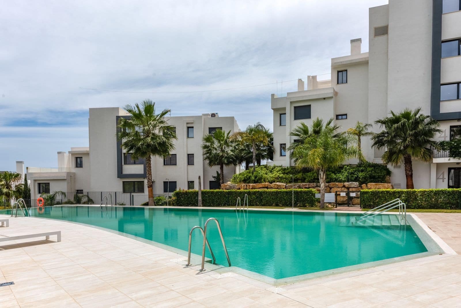 3 sovrum Takvåning till salu i Estepona med pool garage - 745 000 € (Ref: 9355612)