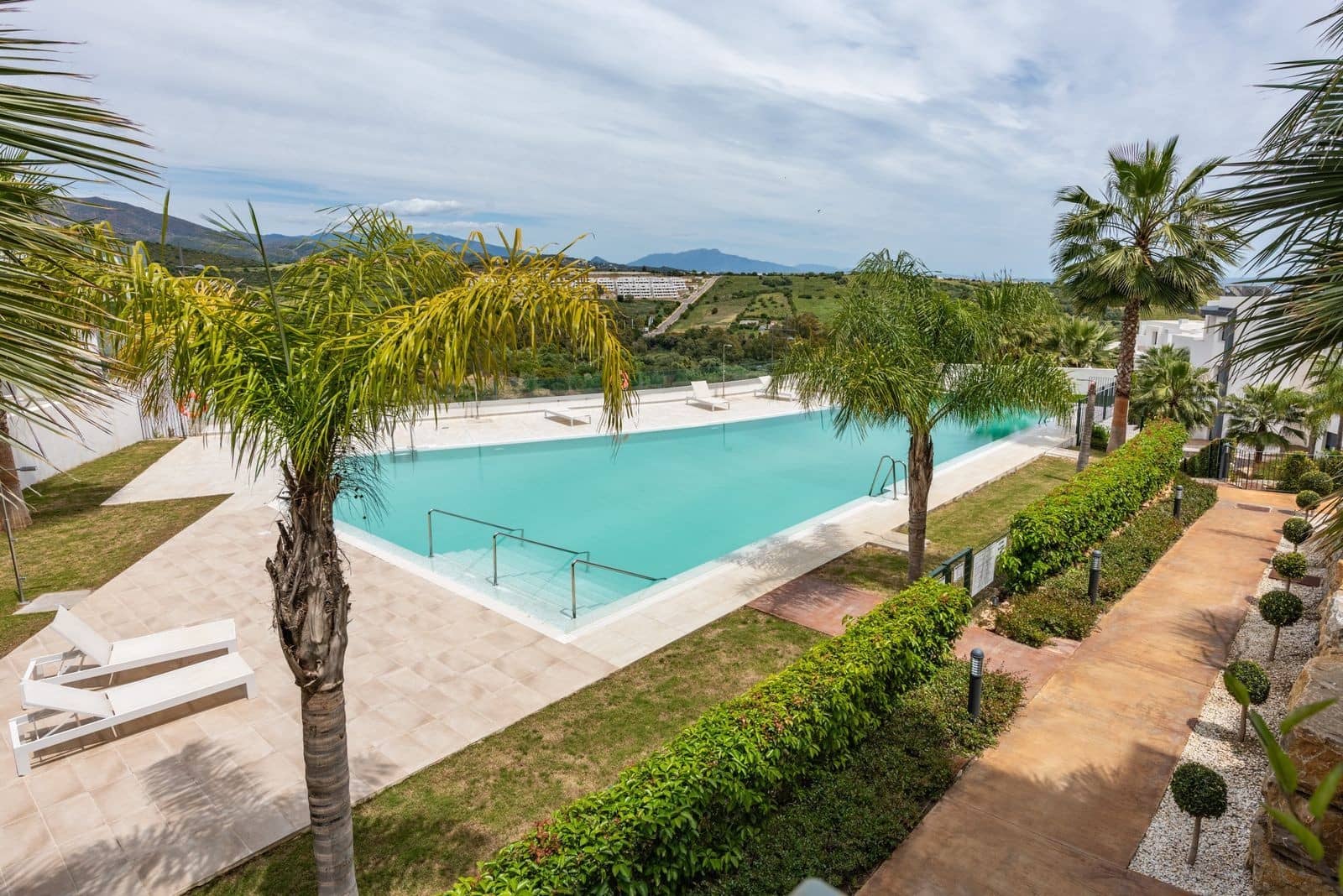 3 sovrum Takvåning till salu i Estepona med pool garage - 745 000 € (Ref: 9355612)