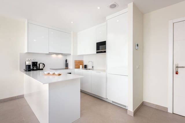 3 quarto Penthouse para venda em Estepona com piscina garagem - 699 999 € (Ref: 9355612)