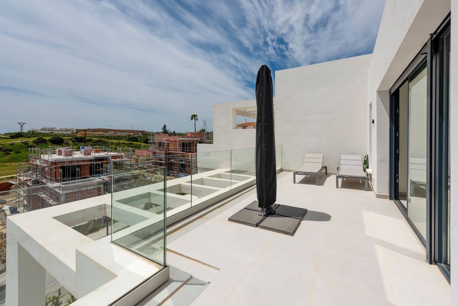 3 soverom Penthouse til salgs i Estepona med svømmebasseng garasje - € 699 999 (Ref: 9355612)