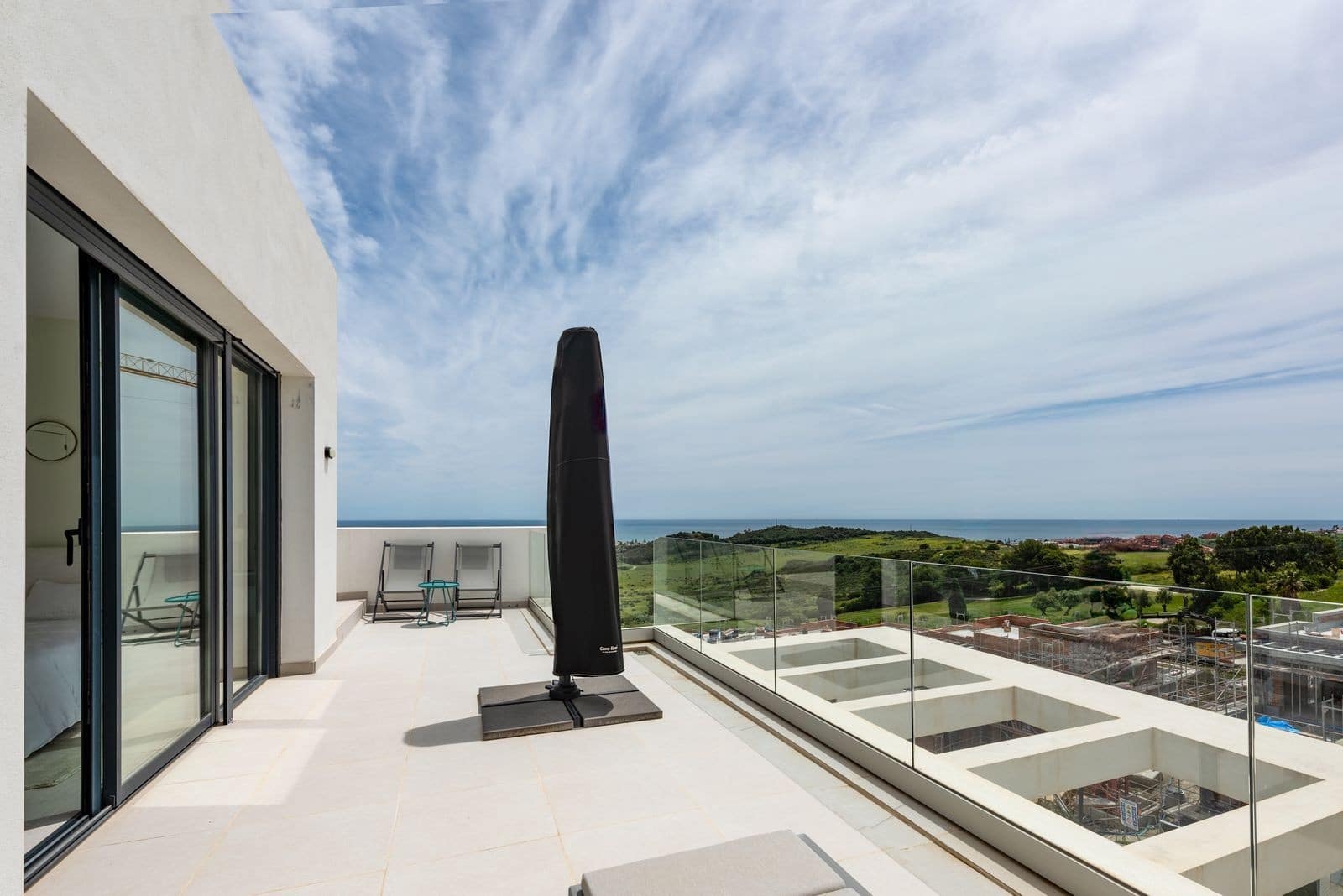 3 soverom Penthouse til salgs i Estepona med svømmebasseng garasje - € 699 999 (Ref: 9355612)