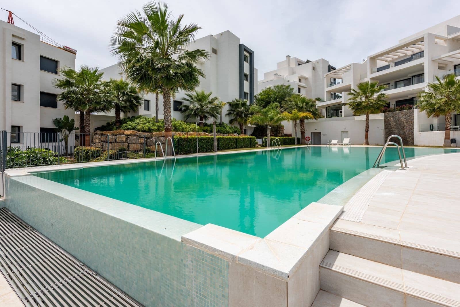 3 soverom Penthouse til salgs i Estepona med svømmebasseng garasje - € 699 999 (Ref: 9355612)