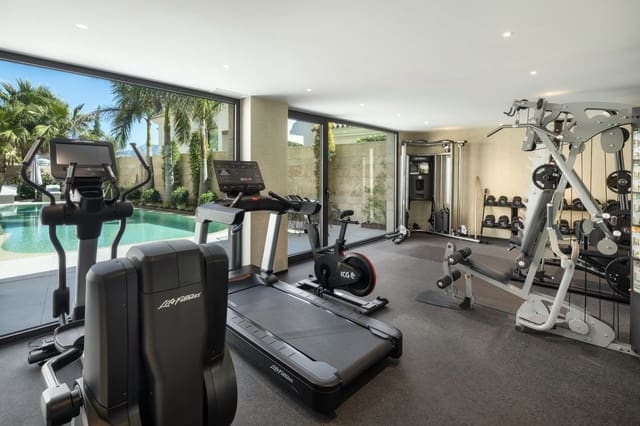 Apartamento de 3 habitaciones en La Quinta, Benahavís en venta con piscina garaje - 2.495.000 € (Ref: 9355619)