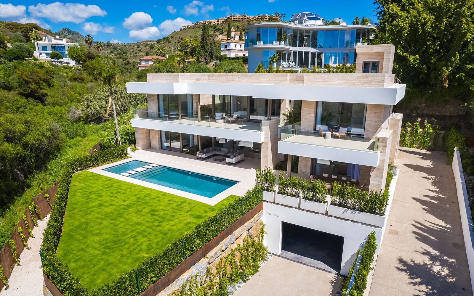 5 bedroom Villa for sale in Benahavis with pool garage - € 4,990,000 (Ref: 9355628)