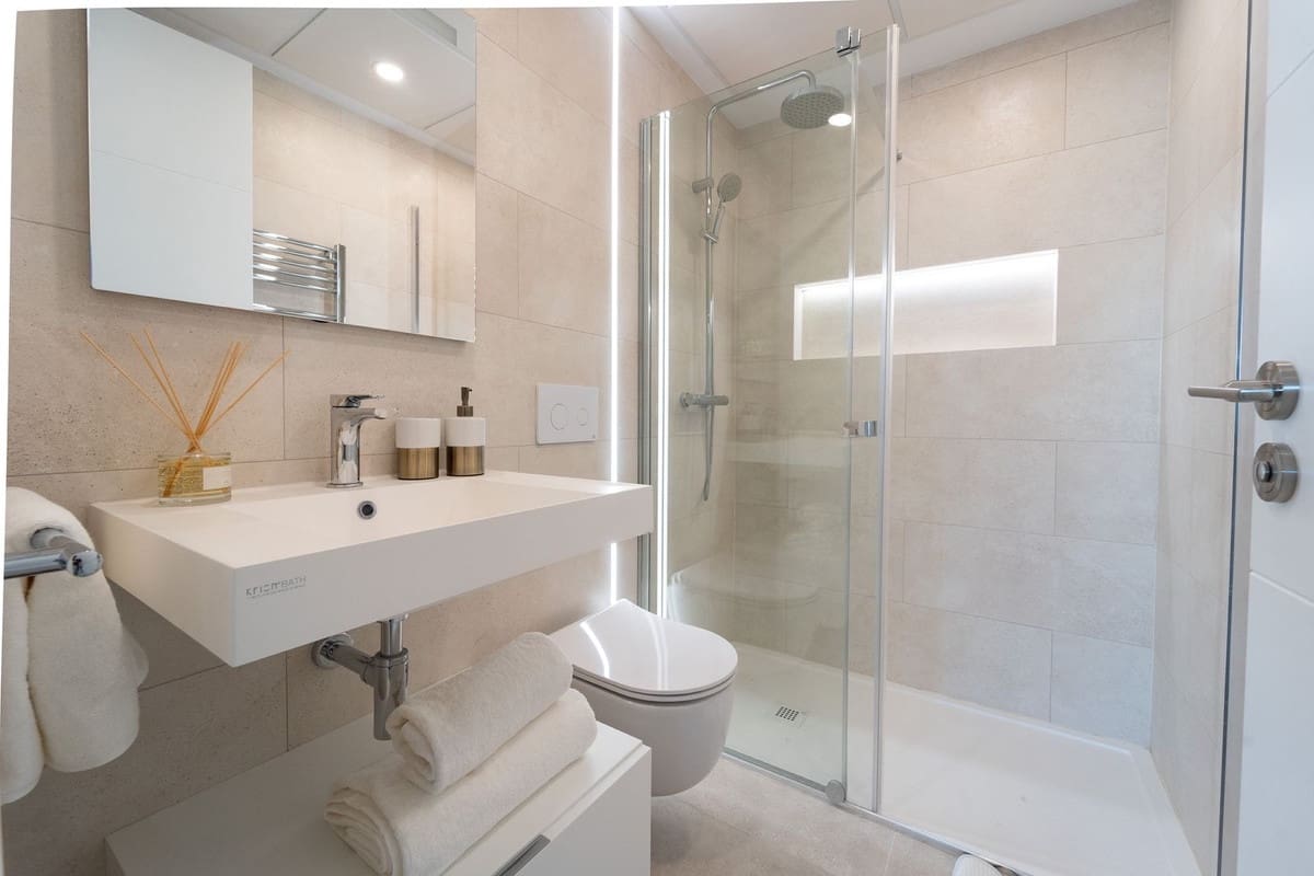 2 bedroom Apartment for sale in Fuengirola with pool garage - € 708,000 (Ref: 9355633)