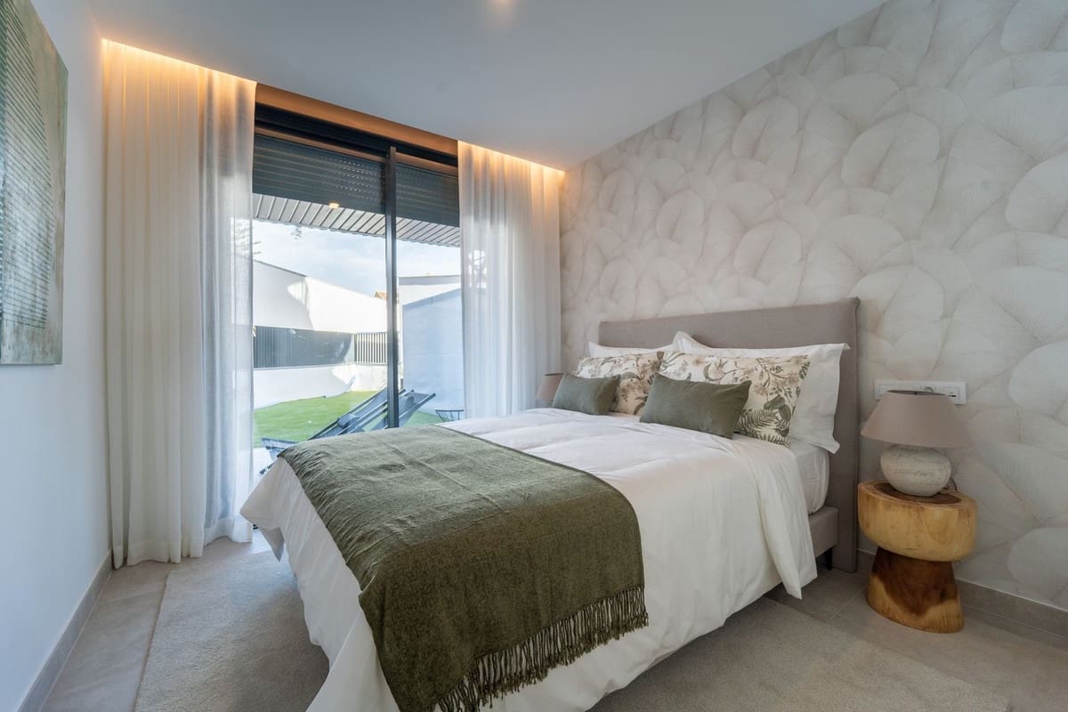 2 bedroom Apartment for sale in Fuengirola with pool garage - € 708,000 (Ref: 9355633)