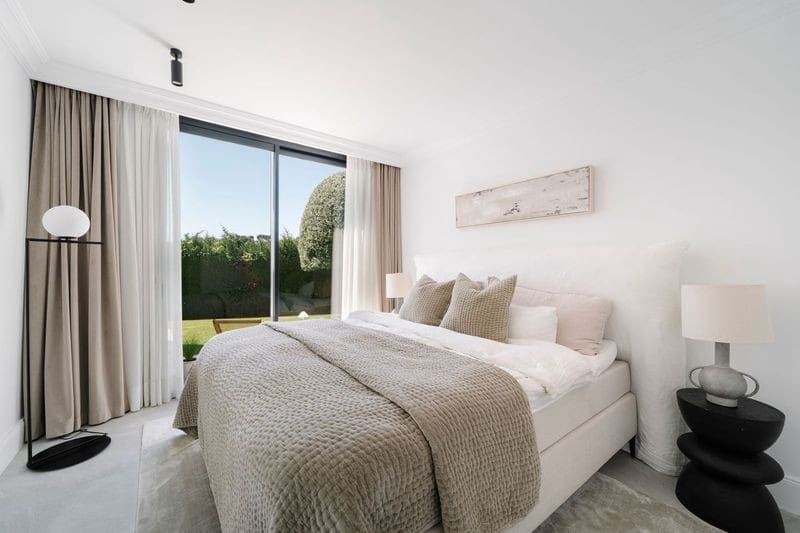 5 bedroom Villa for sale in Nueva Andalucia with pool garage - € 3,495,000 (Ref: 9358988)