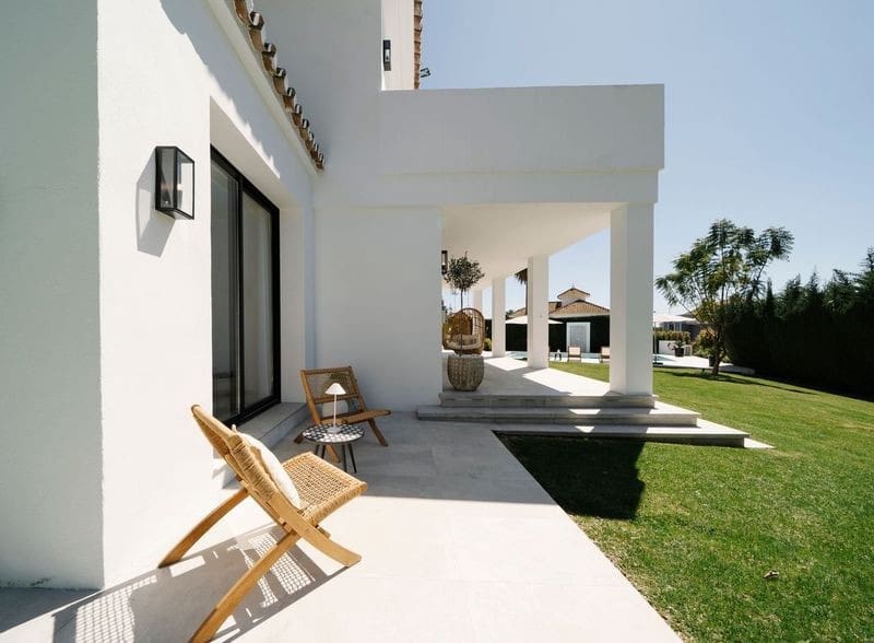 5 bedroom Villa for sale in Nueva Andalucia with pool garage - € 3,495,000 (Ref: 9358988)