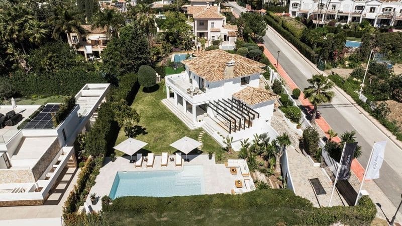 5 bedroom Villa for sale in Nueva Andalucia with pool garage - € 3,495,000 (Ref: 9358988)