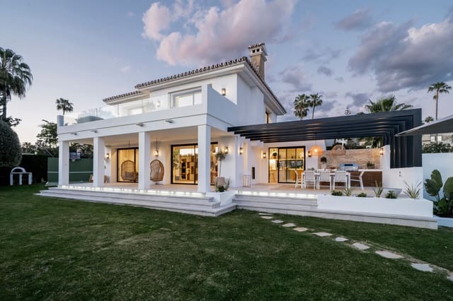 5 makuuhuone Huvila myytävänä paikassa Nueva Andalucia, Marbella mukana uima-altaan 
autotalli - 3 495 000 € (Ref: 9358988)