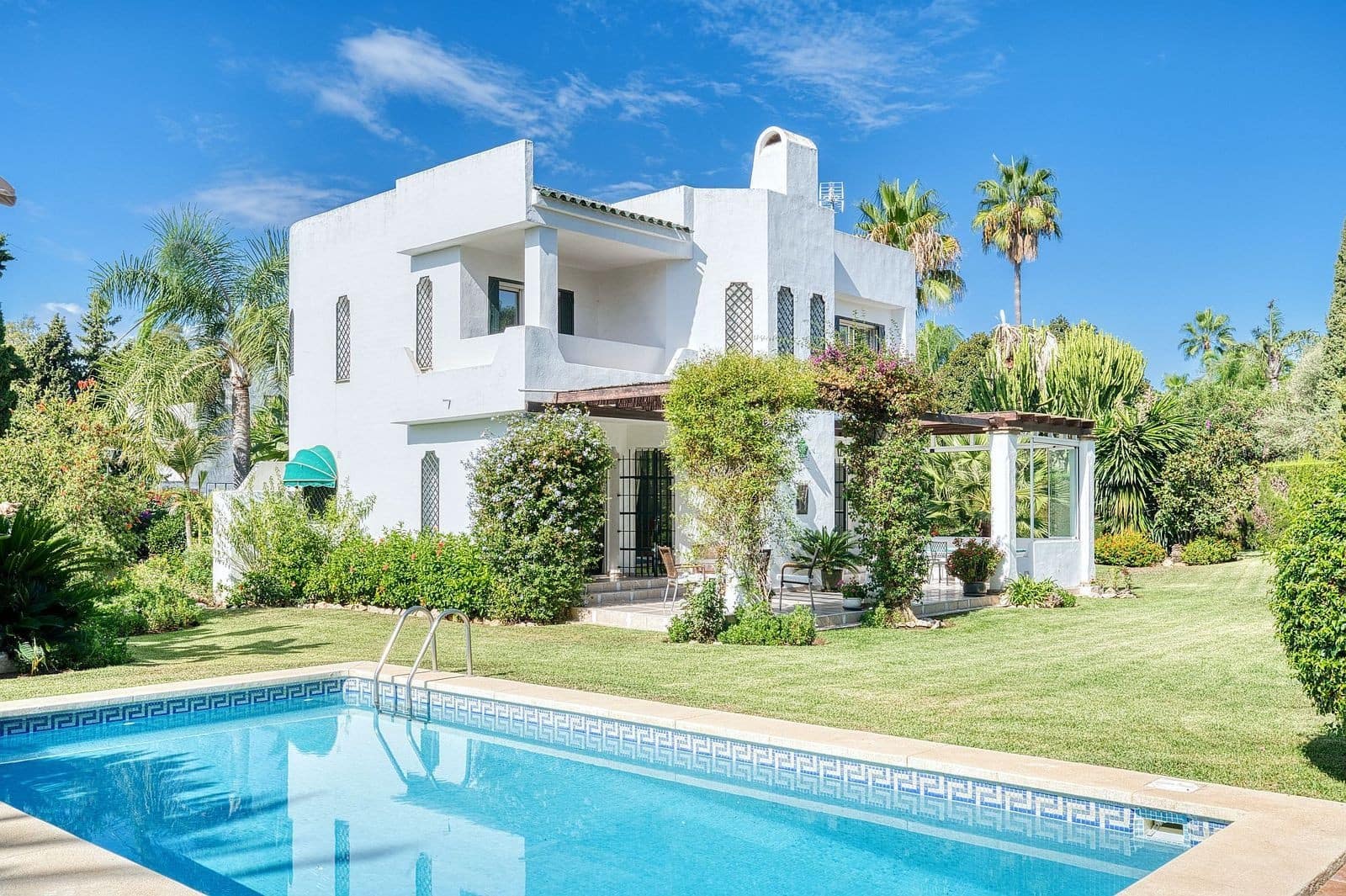 4 bedroom Villa for sale in Nueva Andalucia with pool garage - € 2,295,000 (Ref: 9367174)