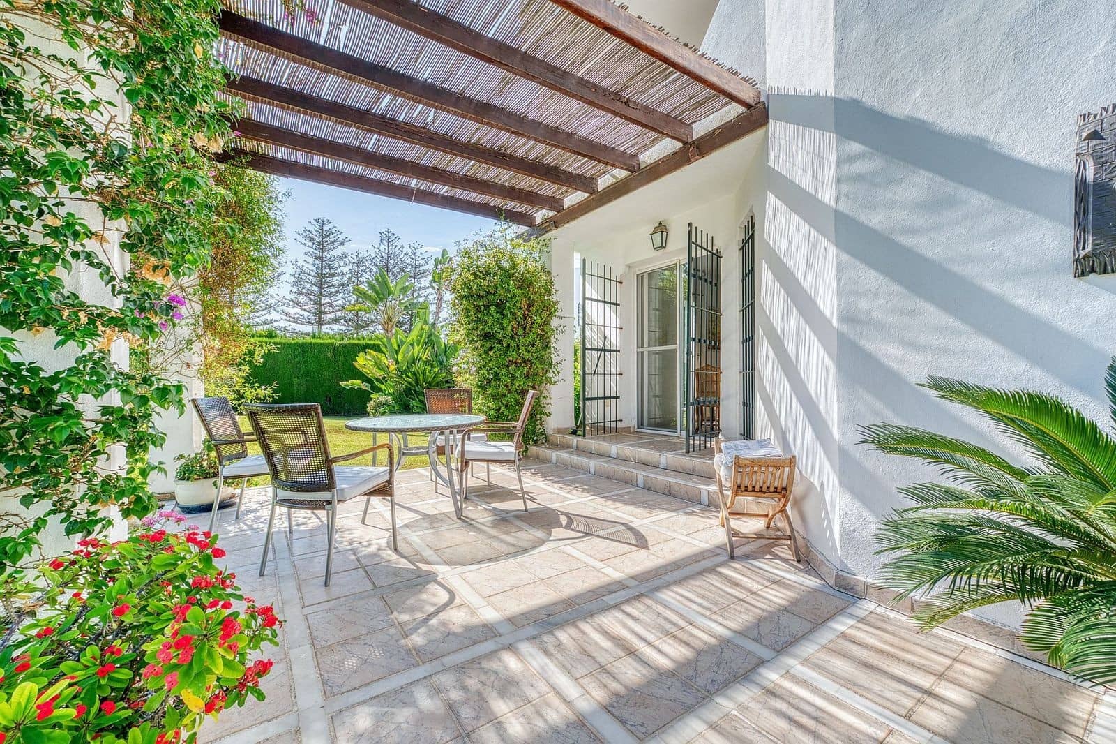 4 bedroom Villa for sale in Nueva Andalucia with pool garage - € 2,295,000 (Ref: 9367174)