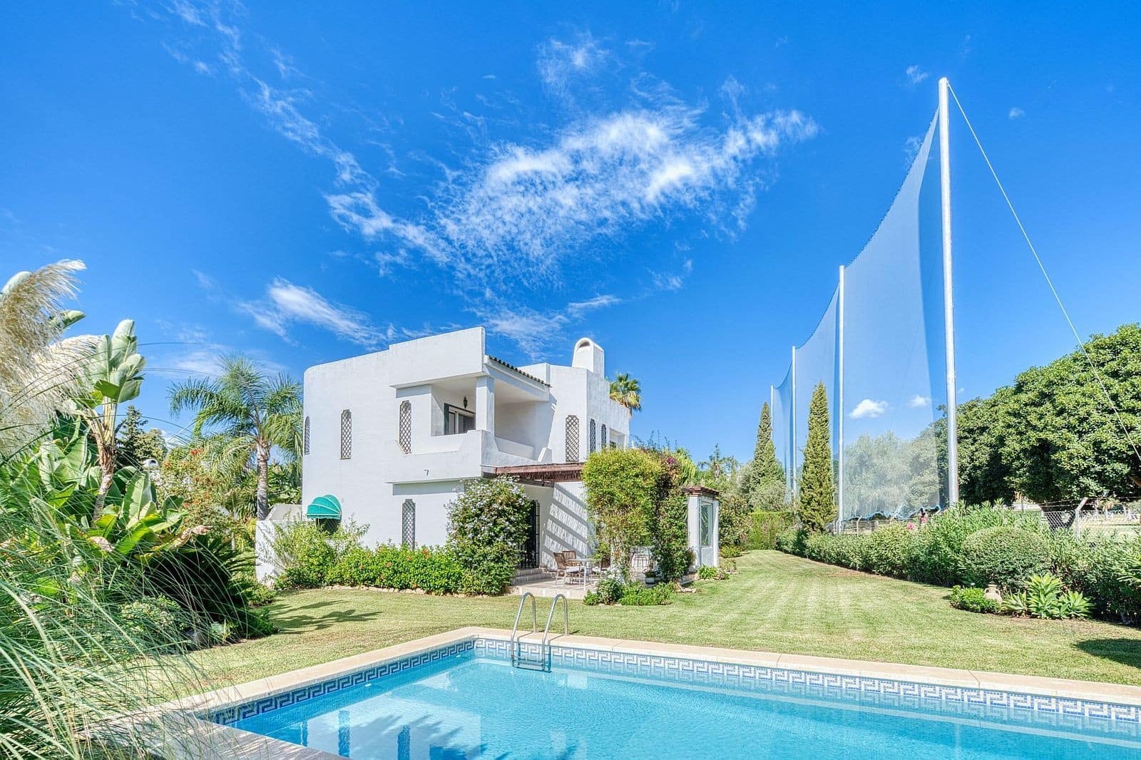 4 bedroom Villa for sale in Nueva Andalucia with pool garage - € 2,295,000 (Ref: 9367174)