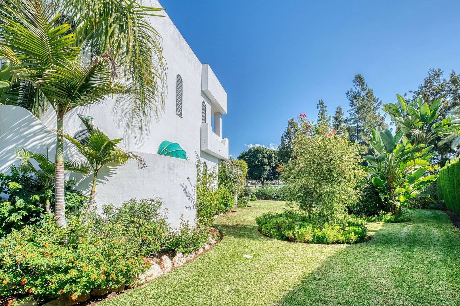 4 bedroom Villa for sale in Nueva Andalucia with pool garage - € 1,950,000 (Ref: 9367174)