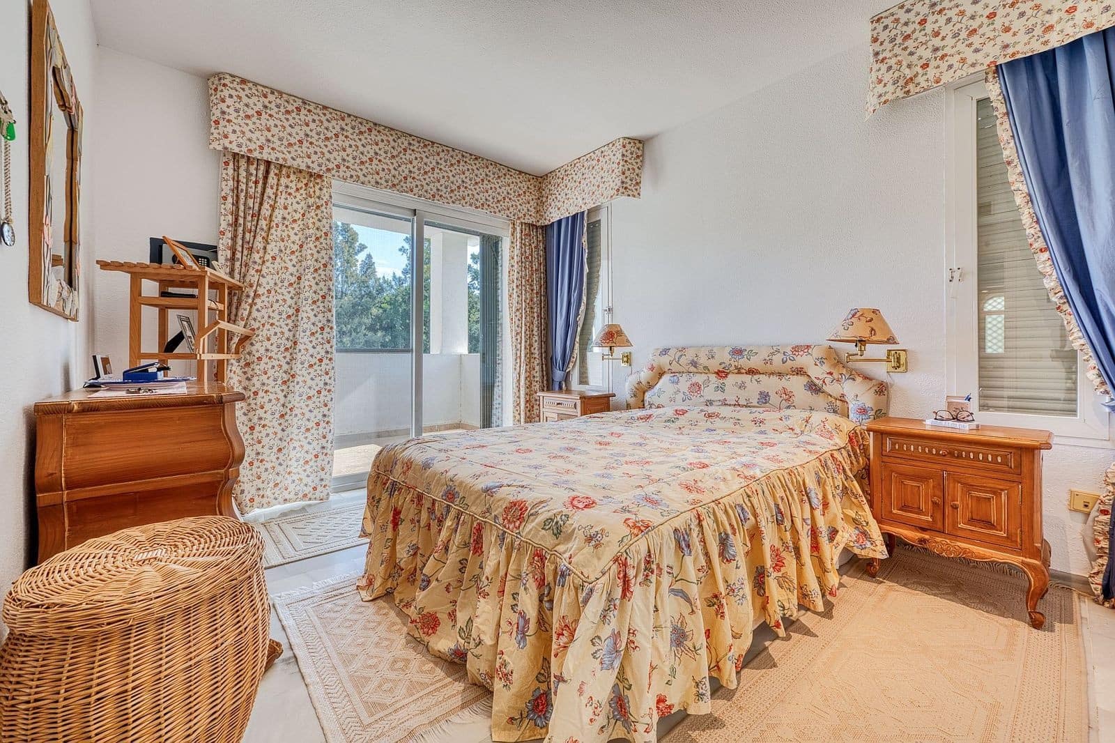 4 bedroom Villa for sale in Nueva Andalucia with pool garage - € 1,950,000 (Ref: 9367174)