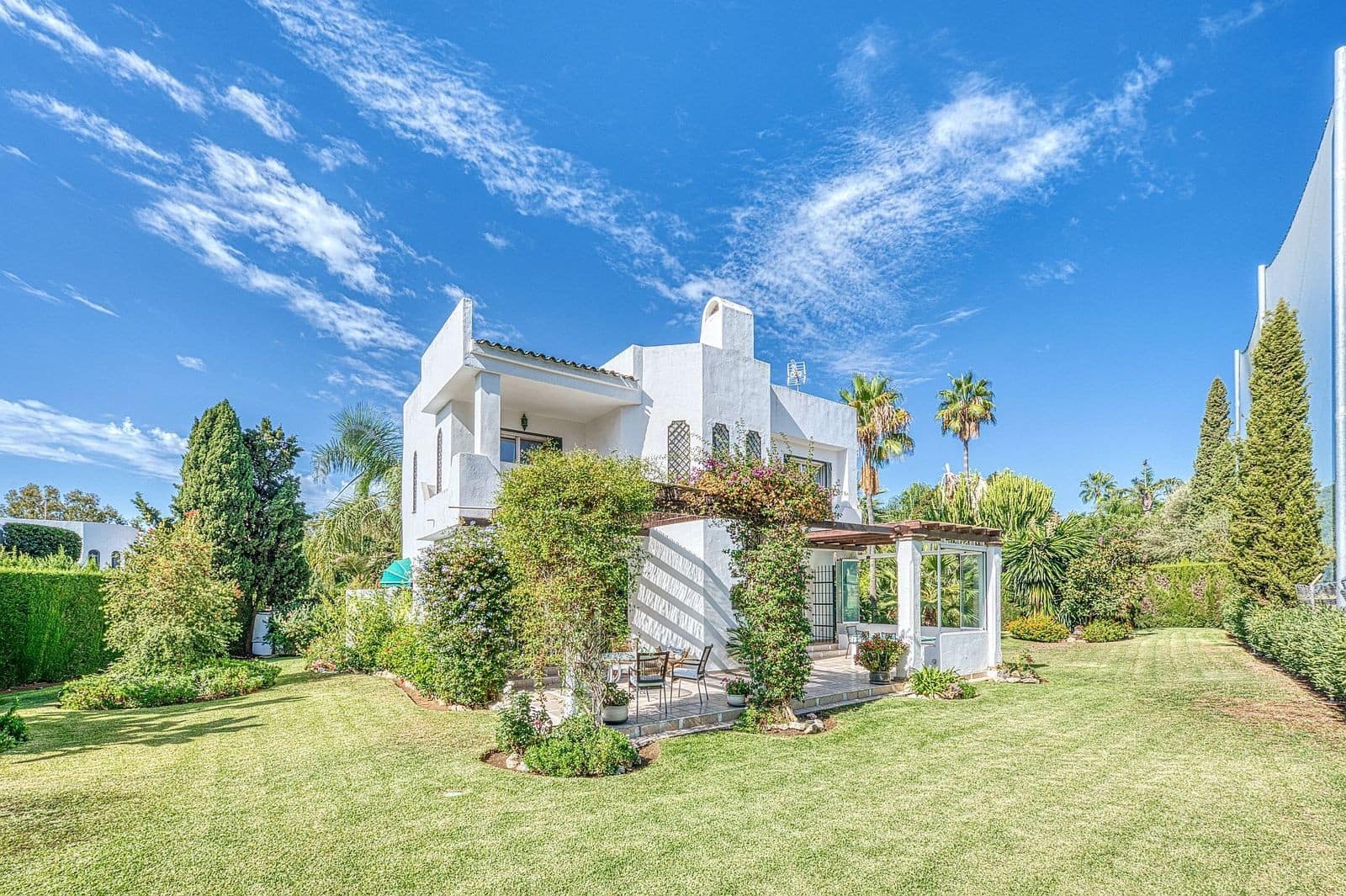 4 bedroom Villa for sale in Nueva Andalucia with pool garage - € 1,950,000 (Ref: 9367174)