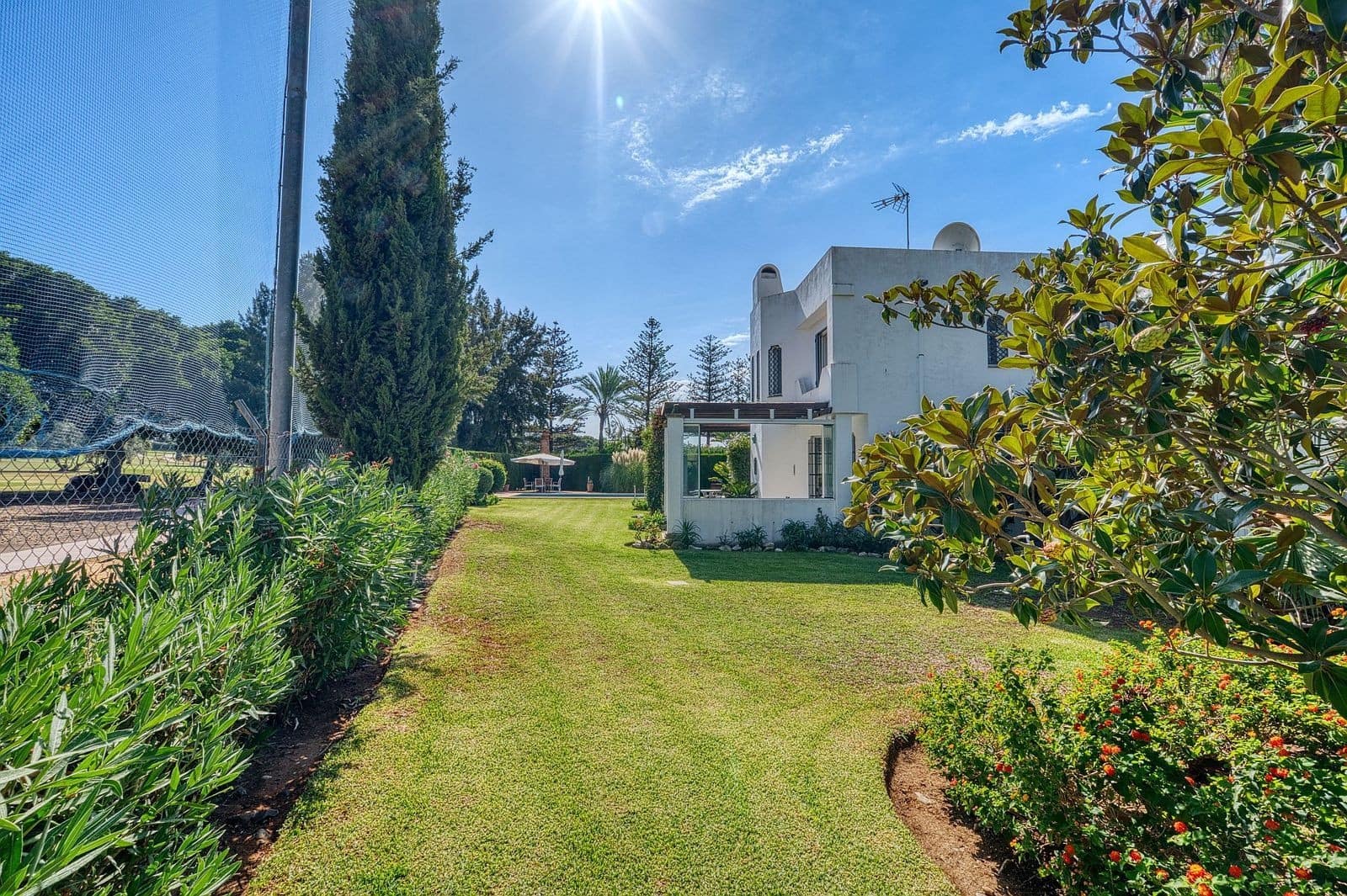 4 bedroom Villa for sale in Nueva Andalucia with pool garage - € 1,950,000 (Ref: 9367174)
