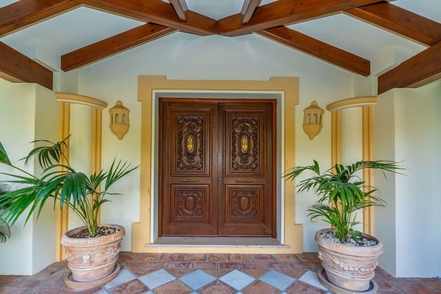 Chalet de 7 habitaciones en Marbella en venta con piscina garaje - 5.850.000 € (Ref: 9367175)